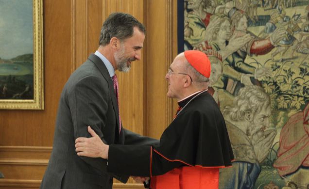 Su Majestad el Rey recibe a monseñor Osoro en la sala de audiencias