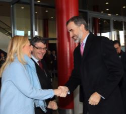 Sus Majestades los Reyes recibidos por la presidenta de la Comunidad de Madrid, Cristina Cifuentes, a su llegada a IFEMA-Feria de Madrid
