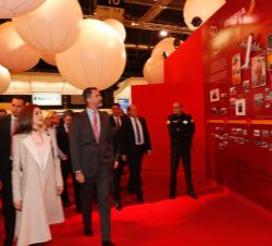Don Felipe y Doña Letizia en el stand de Iberia