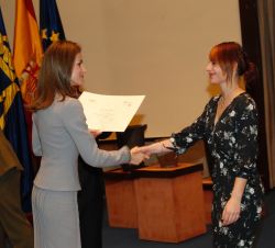 Doña Letizia durante el acto de entrega de los diplomas a los alumnos pertenecientes a la V Promoción del Máster en Medios de Impresión Gráfica, Ilust