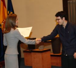 Doña Letizia durante el acto de entrega de los diplomas a los alumnos pertenecientes a la V Promoción del Máster en Medios de Impresión Gráfica, Ilust