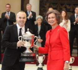 Su Majestad la Reina Doña Sofía entrega el Premio Reina Sofía, al futbolista Andrés Iniesta Luján