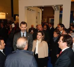 Sus Majestades los Reyes durante su vista a AGROEXPO 2017