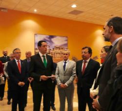 Don Felipe y Doña Letizia durante la intervención del presidente del comité organizador de AGROEXO 2017, José María Naranjo