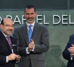 Don Felipe entregó el galardón en la categoría “Periodismo para el desarrollo”: “La mañana de COPE desde Mali”, a Ángel Expósi