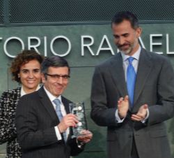 Don Felipe entregó el galardón a Francisco Román en la categoría “Voluntariado Corporativo: VODAFONE. “VODAFONE INSTANT NETWORK"