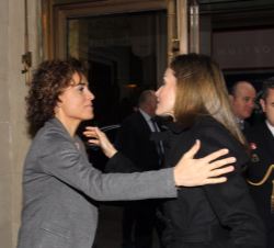 Su Mjestad la Reina recibe el saludo de la ministra de Sanidad, Servicios Sociales e Igualdad, Dolors Montserrat