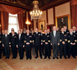 Su Majestad el Rey Don Juan Carlos, con los asistentes a la Junta del Real Patronato del Museo Naval