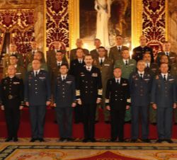 Fotografía de grupo al grupo de coroneles y capitanes de navío