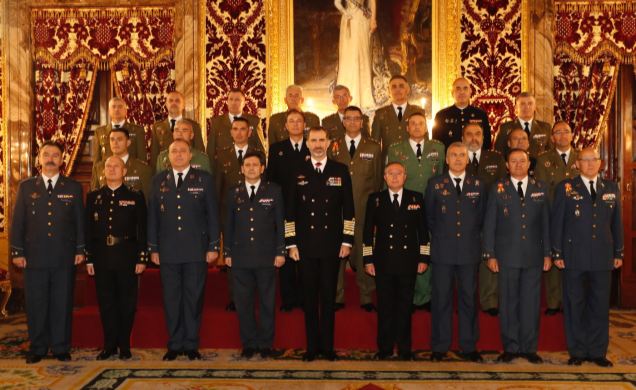Fotografía de grupo al grupo de coroneles y capitanes de navío