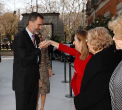 Su Majestad el Rey recibe el saludo de la presidenta del Congreso de los Diputados, Ana María Pastor