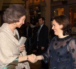 Su Majestad la Reina Doña Sofía recibe el saludo de la vicepresidenta del Gobierno y ministra de la Presidencia y para las Administraciones Territoria