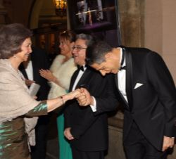 Su Majestad la Reina Doña Sofía recibe el saludo del inspector general del Ejército, Ricardo Álvarez-Espejo