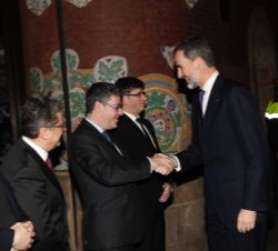 Don Felipe recibe el saludo del ministro de Energía, Turismo y Agenda Digital, Álvaro Nadal