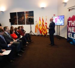 Vista general de la reunión de trabajo durante la presentación del consejero delegado de GSMA y vicepresidente ejecutivo de la Mobile World Capital, J