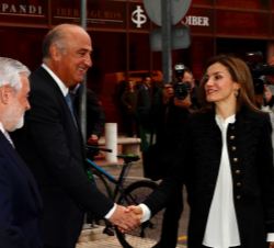 Su Majestad la Reina recibe el saludo del secretario de Estado de Cultura, Fernando Benzo