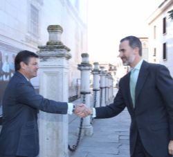 Su Majestad el Rey recibe el saludo del ministro de Justicia, Rafael Catalá