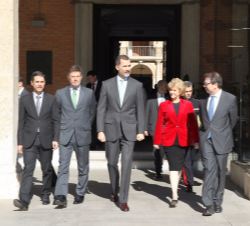 Don Felipe accede al patio de Santo Tomás de Villanueva de la Universidad de Alcalá