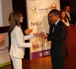 Su Majestad la Reina entrega el Premio a la Responsabilidad Social Corporativa, al presidente de AELMHU, Josep María Espinalt Camps