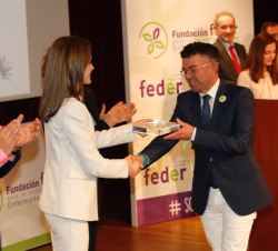 Su Majestad la Reina entrega el Premio al mejor proyecto de Formación en Enfermedades Raras al decano de la Facultad de Psicología de la Universidad d