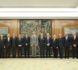 Su Majestad el Rey junto a los representantes de la Alianza por la Competitividad de la Industra Española