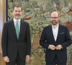 Su Majestad el Rey junto al alcalde de Santiago de Compostela, Martiño Noriega Sánchez