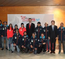 Su Majestad el Rey, con el equipo español