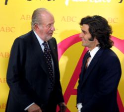 Su Majestad el Rey Don Juan Carlos conversa con el torero "Morante de la Puebla"