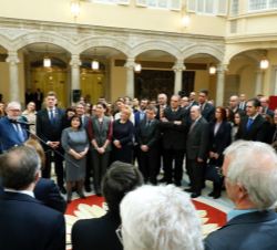 Don Felipe dirige unas palabras a los asistentes durante el desarrollo de la audiencia