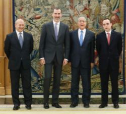 Don Felipe, acompañado del secretario general de la OCDE, el embajador jefe de la Delegación Permanente de España ante la OCDE, José Ignacio Wert Orte