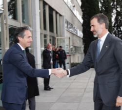 Su Majestad el Rey recibe el saludo del ministro de Fomento, Íñigo de la Serna