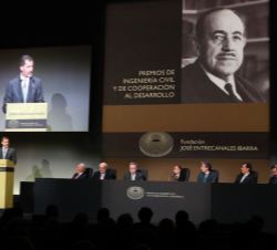 Su Majestad el Rey durante su intervención