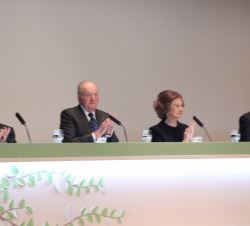 Don Juan Carlos y Doña Sofía, acompañados del ministro de Educación, Cultura y Deporte, y por Francisco Luzón, en la mesa presidencial