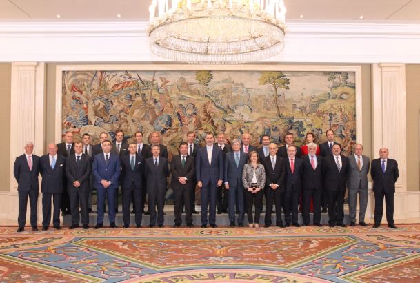 Su Majestad el Rey con el Consejo de Administración de la Corporación Empresarial de Extremadura