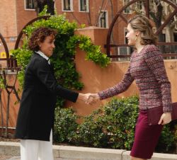 Su Majestad la Reina recibe el saludo de la ministra de Sanidad, Servicios Sociales e Igualdad, Dolors Montserrat