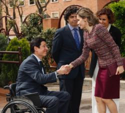 Su Majestad la Reina recibe el saludo del director del Real Patronato sobre Discapacidad y director general de Políticas de Apoyo a la Discapacidad, B