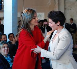 Su Majestad la Reina felicita a Miriam Reyes, galardonada con el Premio Fundación Princesa de Girona 2017 en la categoría de "Social"