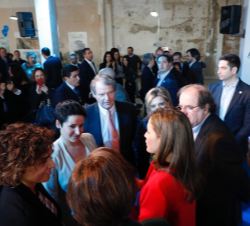Su Majestad la Reina, durante el encuentro con los asistentes al finalizar el acto de proclamación del Premio Fundación Princesa de Girona 2017 en la 