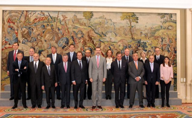 Fotografía de grupo de Su Majestad el Rey junto a la junta directiva del Instituto de la Empresa Familiar