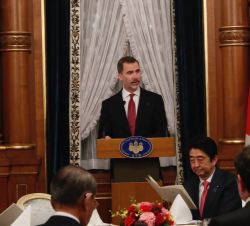 Su Majestad el Rey durante su intervención en la cena ofrecida por el Primer Ministro de Japón