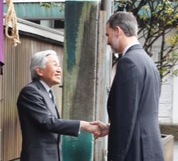 El Emperador de Japón despide a Su Majestad el Rey tras finalizar la Visita de Estado al país nipón