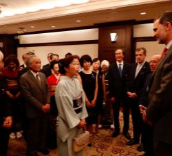Su Majestad el Rey con las personalidades japonesas vinculadas al hispanismo y a los estudios de lengua y cultura españolas 