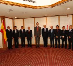 Su Majestad el Rey con los Premios Príncipe de Asturias de nacionalidad japonesa