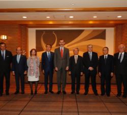 Don Felipe junto a las personalidades asistentes a la XXVI reunión del Comité Bilateral Hispano-Japonés de cooperación empresarial 