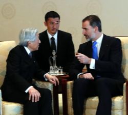 Don Felipe durante el encuentro con el Emperador del Japón
