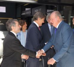 Su Majestad el Rey Don Juan Carlos recibe el saludo del director del Museo Nacional Centro de Arte Reina Sofía, Manuel Borja-Villel
