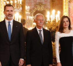 Sus Majestades los Reyes, con el Premio Cervantes 2016, Eduardo Mendoza