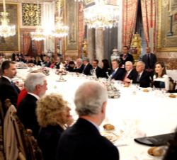 Vista del Comedor de Gala antes del comienzo del almuerzo en honor del Premio Cervantes 2016, Eduardo Mendoza