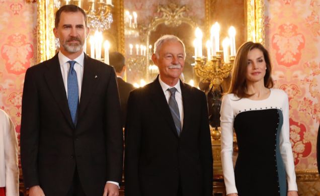 Sus Majestades los Reyes, con el Premio Cervantes 2016, Eduardo Mendoza
