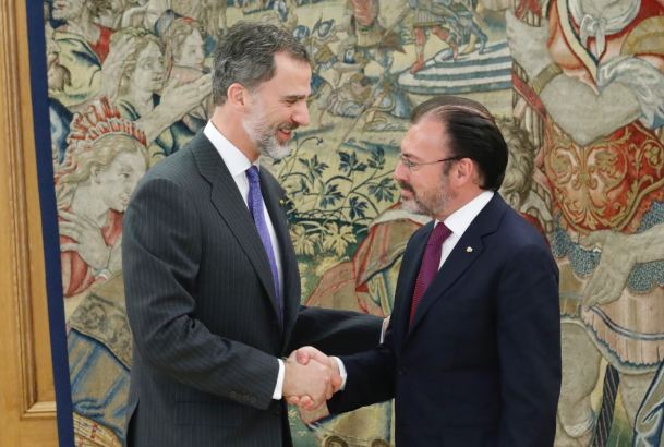 Su Majestad el Rey recibe el saludo del secretario de Relaciones Exteriores de México, Luis Videgaray